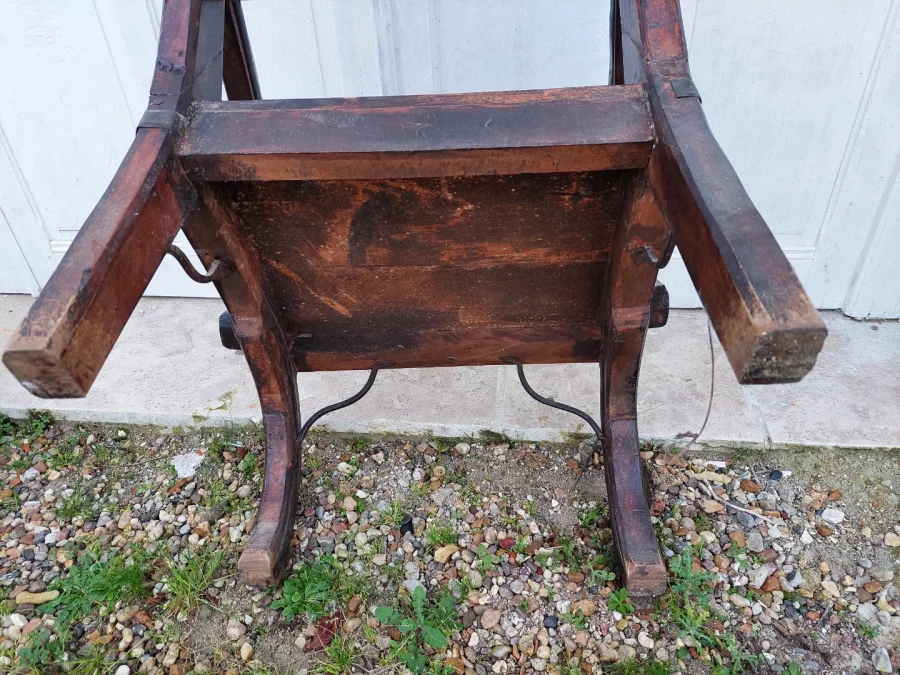 Fauteuil Marocain de mariage avec cuir clouter et laiton sur bois 19eme siecle