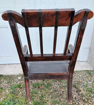 Fauteuil Marocain de mariage avec cuir clouter et laiton sur bois 19eme siecle