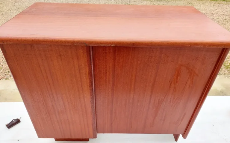 Bureau plat a rideau style Scandinave en teck année 60 larg 93 prof 53 haut 77cm
