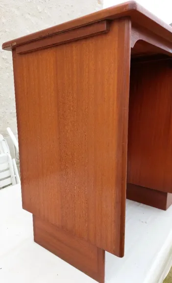 Bureau plat a rideau style Scandinave en teck année 60 larg 93 prof 53 haut 77cm