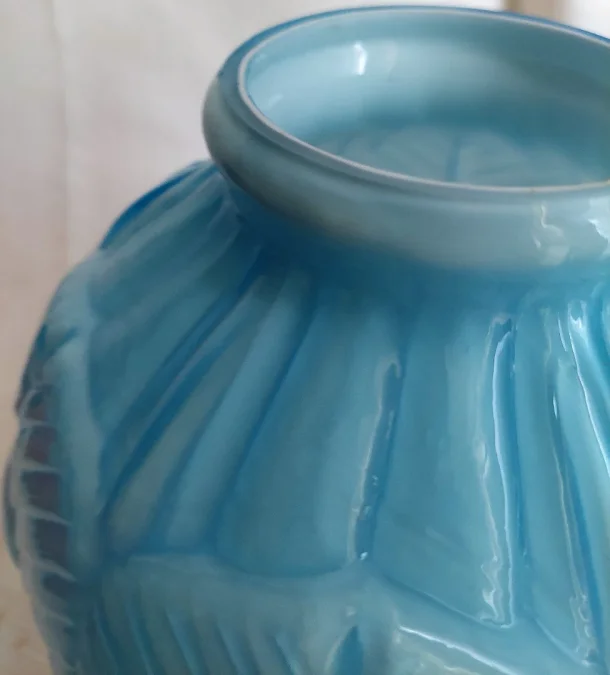 RareVase en opaline bleu art déco  20ème