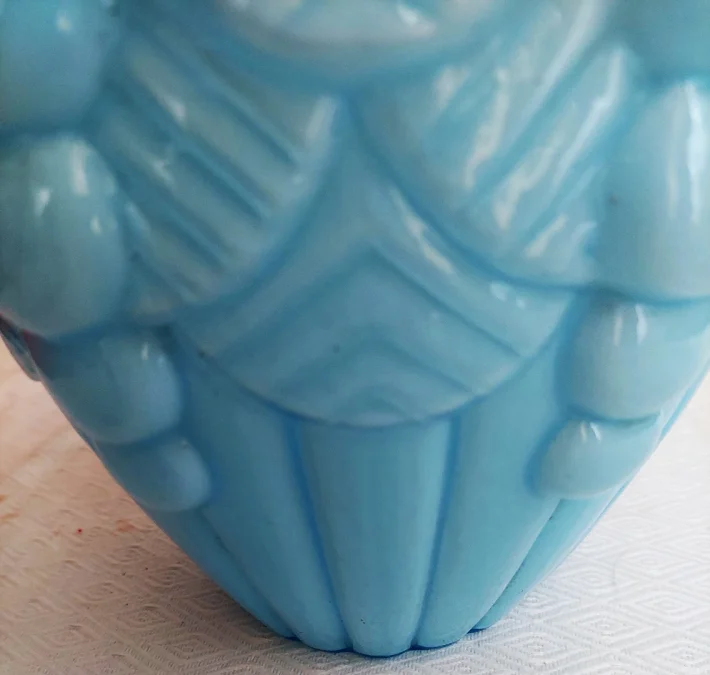 RareVase en opaline bleu art déco  20ème