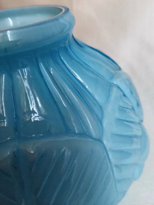RareVase en opaline bleu art déco  20ème