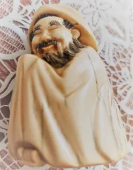 sculptures en miniature ou Netsuke en ivoire d'un vieux japonais fin 19ème