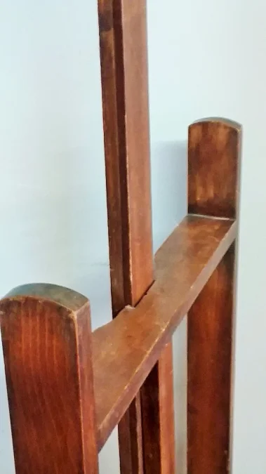 BEECH EASEL