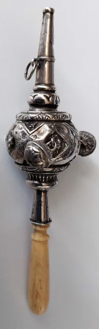Hochet siffleur en argent massif d'époque XIXème siècle