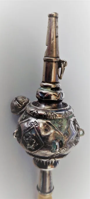 Hochet siffleur en argent massif d'époque XIXème siècle