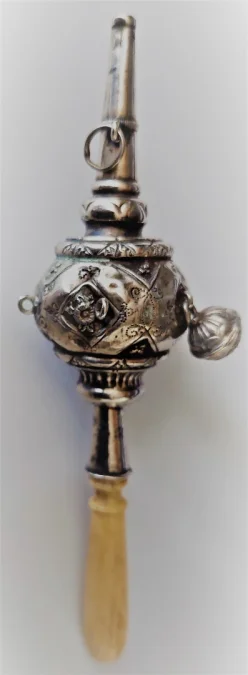 Hochet siffleur en argent massif d'époque XIXème siècle
