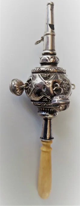 Hochet siffleur en argent massif d'époque XIXème siècle