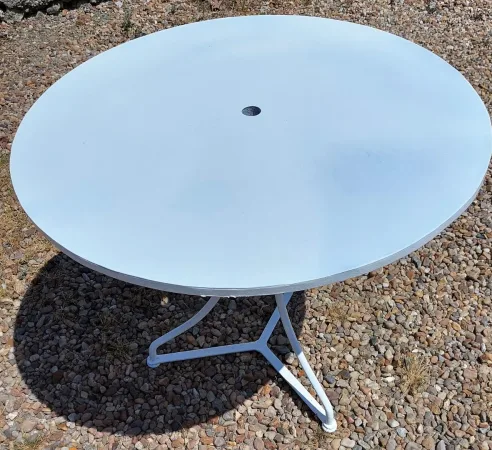 table ou géridon en fer forgé 3 pieds début 1900