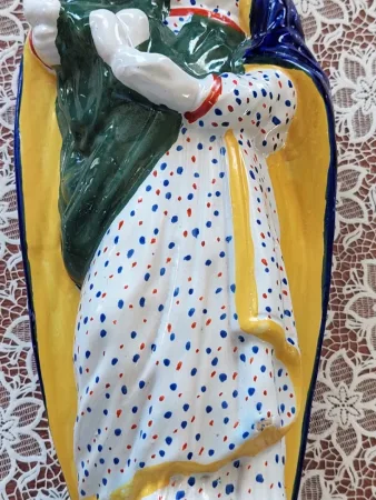 Statuette en faience Vierge tenant l'Enfant Jésus marquée Sainte Marie fin XIXème siècle