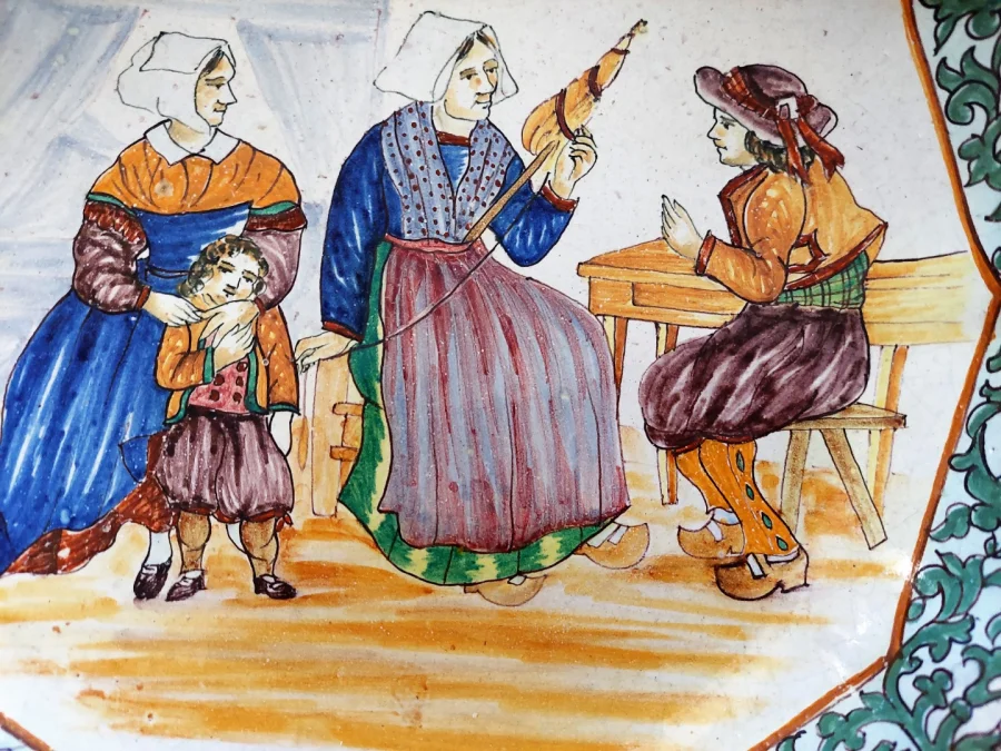 DISH signed  Malicorne Pouplard Beatrix
