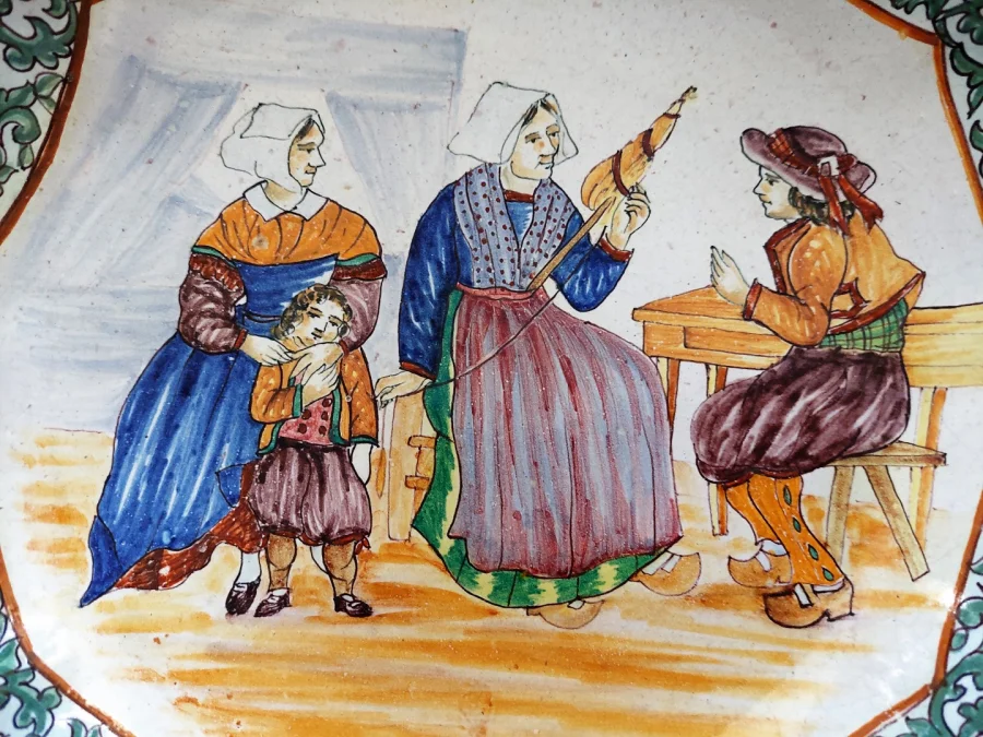 DISH signed  Malicorne Pouplard Beatrix
