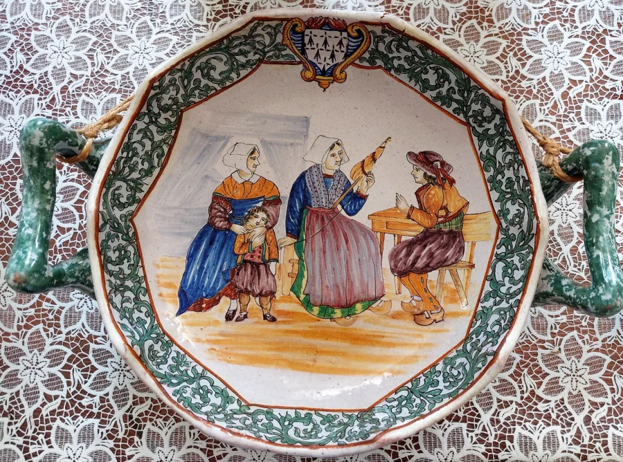 DISH signed  Malicorne Pouplard Beatrix