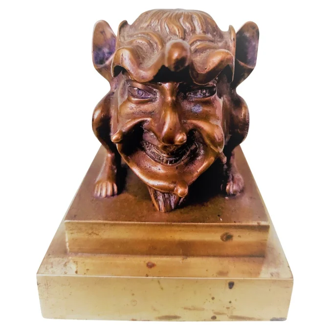 Ancien encrier ancien en bronze doré sur socle à tête de monstre grotesque