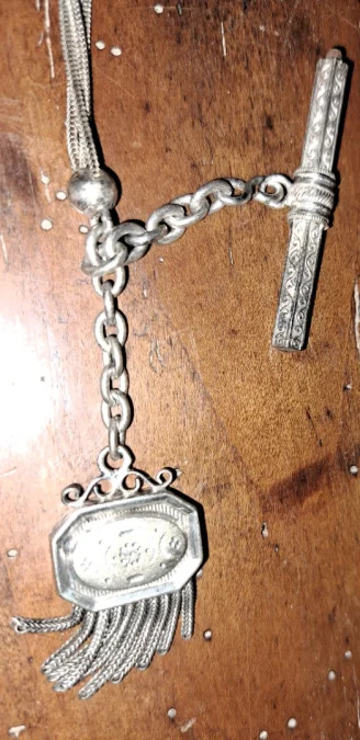Montre à gousset avec sa châtelaine en argent à clapet