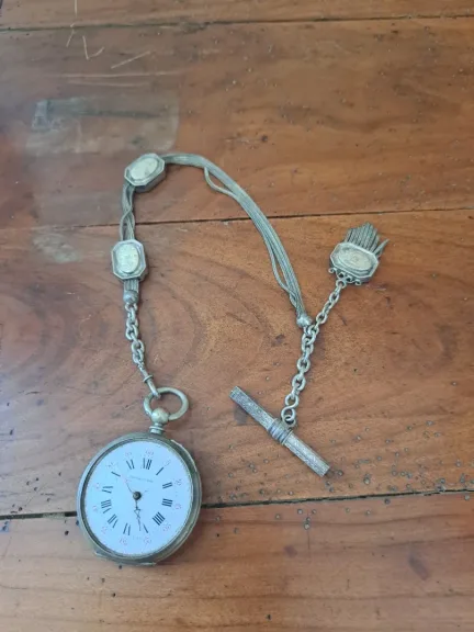 Montre à gousset avec sa châtelaine en argent à clapet