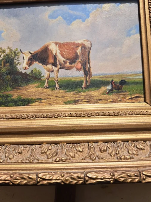 Tableau huile sur paneau de bois repésente vache et poules dans le près