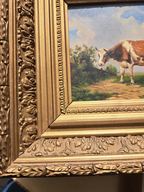 Tableau huile sur paneau de bois repésente vache et poules dans le près