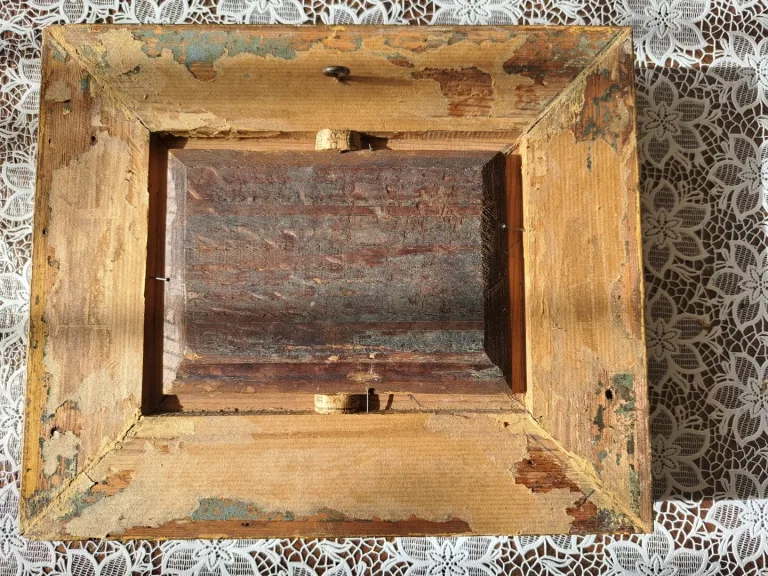 Tableau huile sur paneau de bois repésente vache et poules dans le près