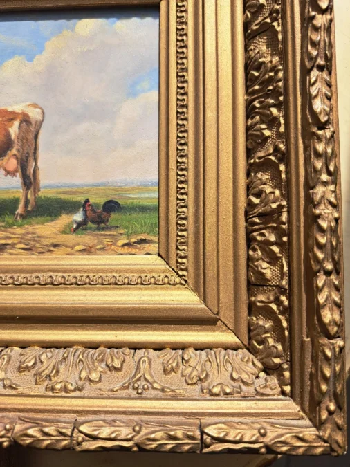 Tableau huile sur paneau de bois repésente vache et poules dans le près
