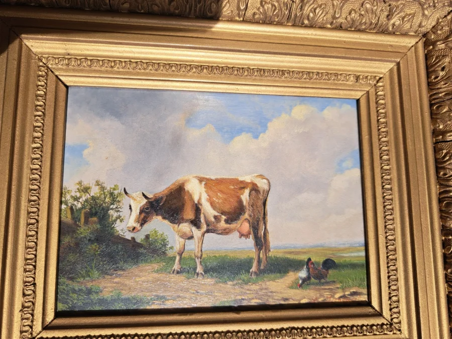 Tableau huile sur paneau de bois repésente vache et poules dans le près
