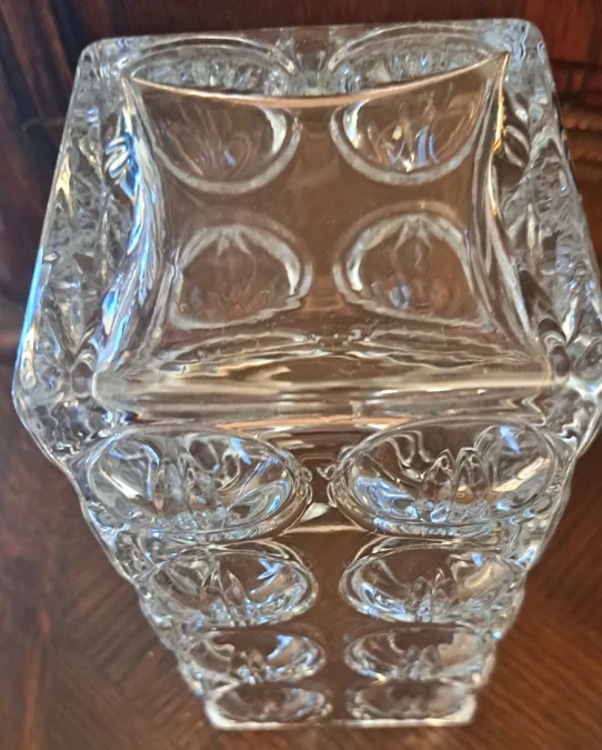 Vase transparent carré avec bulles géométrique lourd vintage en cristal des années 1970