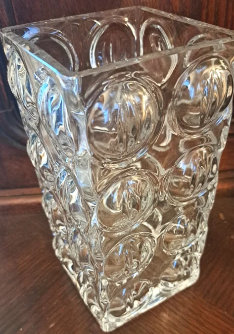 Vase transparent carré avec bulles géométrique lourd vintage en cristal des années 1970