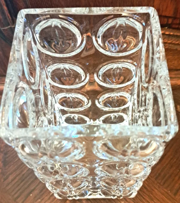 Vase transparent carré avec bulles géométrique lourd vintage en cristal des années 1970