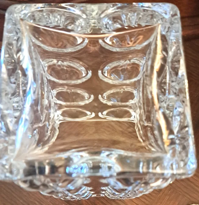 Vase transparent carré avec bulles géométrique lourd vintage en cristal des années 1970