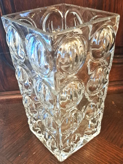 Vase transparent carré avec bulles géométrique lourd vintage en cristal des années 1970