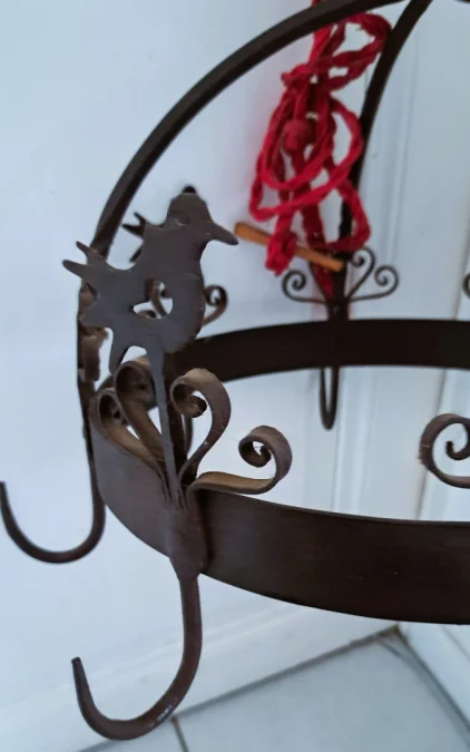 Couronne d'office ou porte saucissons  à 8 crochets de cuisine antique français