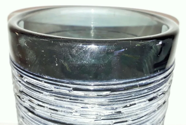 Vase en verre Scandinave signature a voir année 60