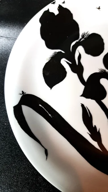 Assiette décorée par Jeannine Hétreau décor Iris pour Primavera vers 1950