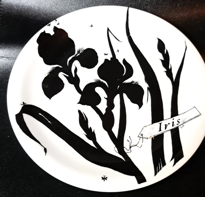 Assiette décorée par Jeannine Hétreau décor Iris pour Primavera vers 1950