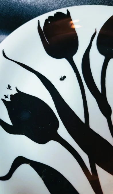 Assiette décorée par Jeannine Hétreau décor Tulipe pour Primavera vers 1950