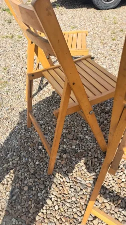 Lot de quatre chaises de jardin pliantes en bois années 60