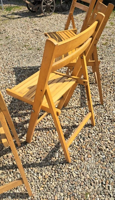 Lot de quatre chaises de jardin pliantes en bois années 60
