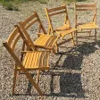 Lot de quatre chaises de jardin pliantes en bois années 60