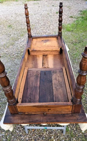 Ancienne table de cuisine en noyer blond massif 19ème