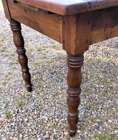 Ancienne table de cuisine en noyer blond massif 19ème