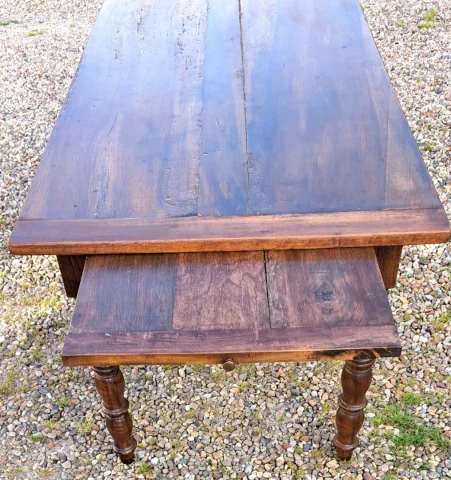 Ancienne table de cuisine en noyer blond massif 19ème