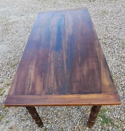 Ancienne table de cuisine en noyer blond massif 19ème