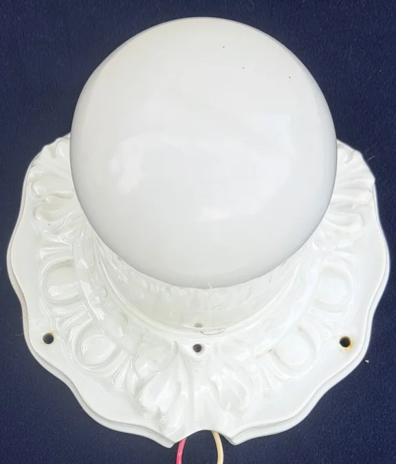 Lampe plafonnier ou applique murale base en porcelaine et opaline début XXème