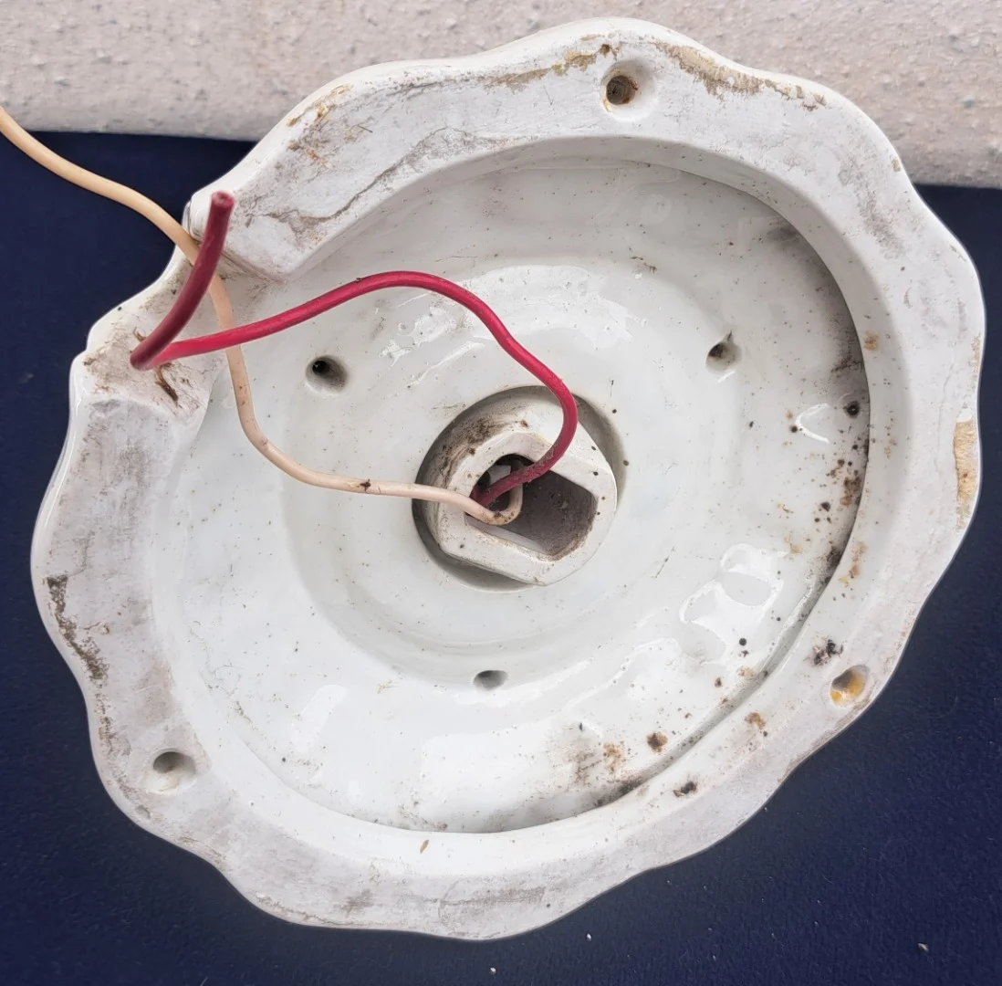 Lampe plafonnier ou applique murale base en porcelaine et opaline début XXème