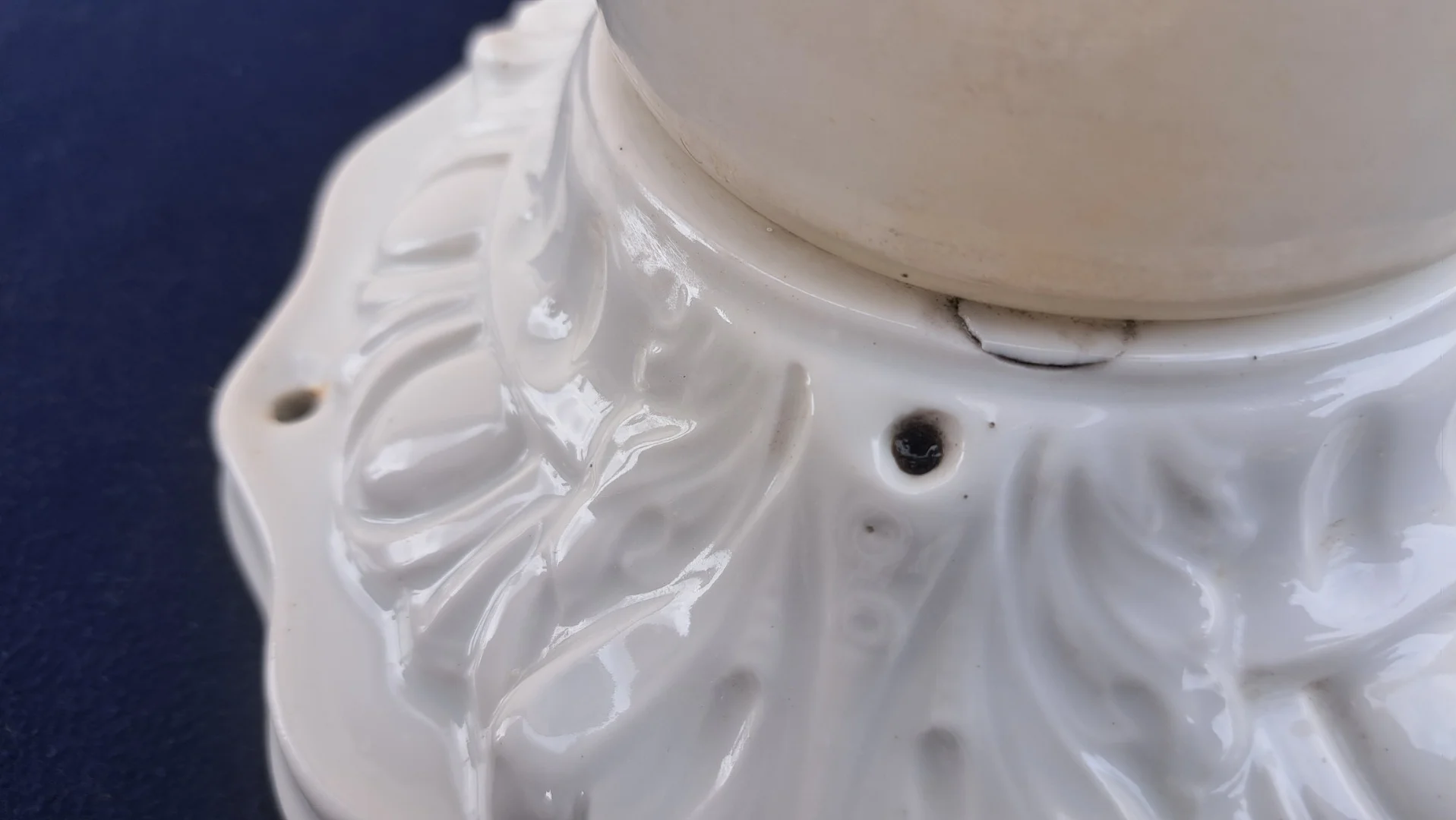 Lampe plafonnier ou applique murale base en porcelaine et opaline début XXème