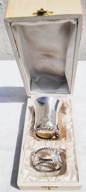 Coffret Timbale et rond de serviette en métal argenté Art Déco