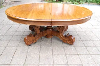 Mesa Napoléon III en nogal macizo, siglo XIX, 4 hojas extensibles, 20 cubiertos