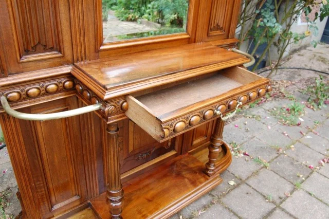 Napoléon III walnut hall stand, late 19th century — Excellent condition