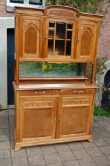 Buffet dos cuerpos Art Nouveau en nogal, hacia 1900